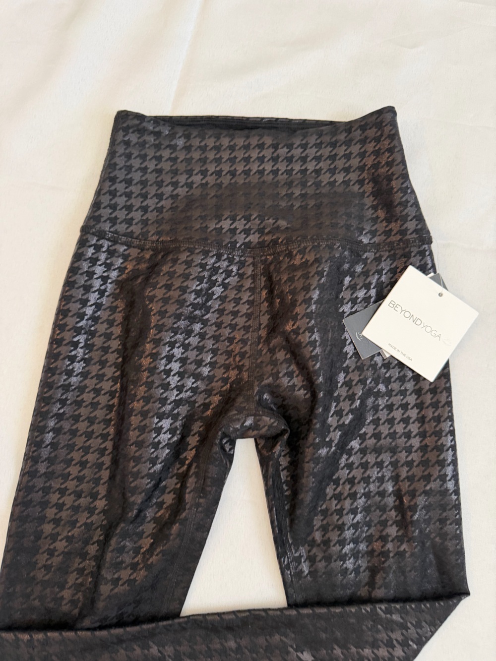 NWT Beyond Yoga Black Leggings Shiny Size Small